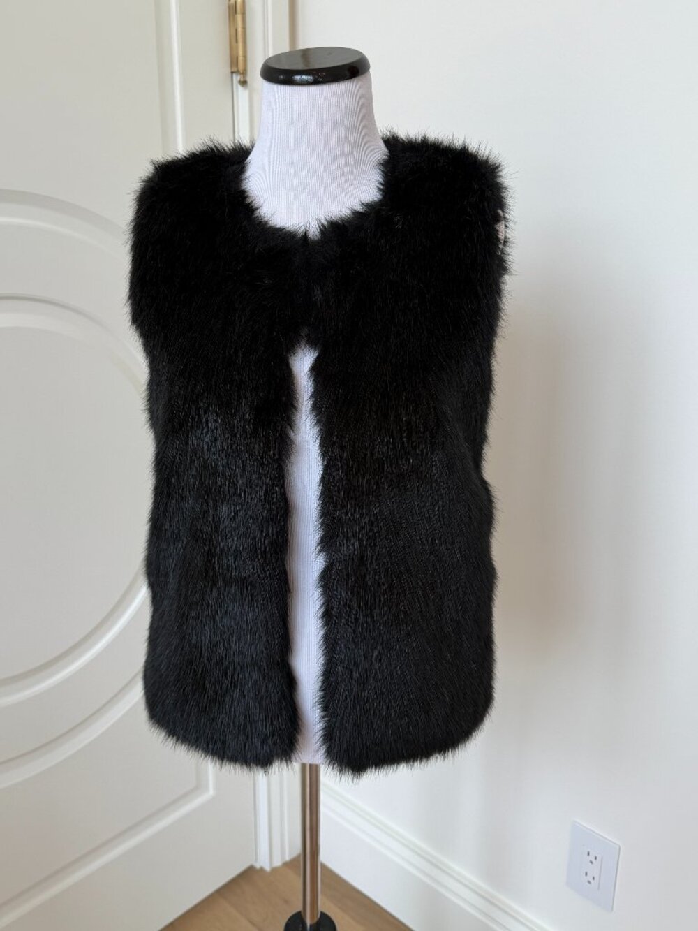 Tophsop Black Faux Fur Vest